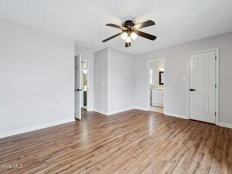 406 S Brookside Ct — Photo 10