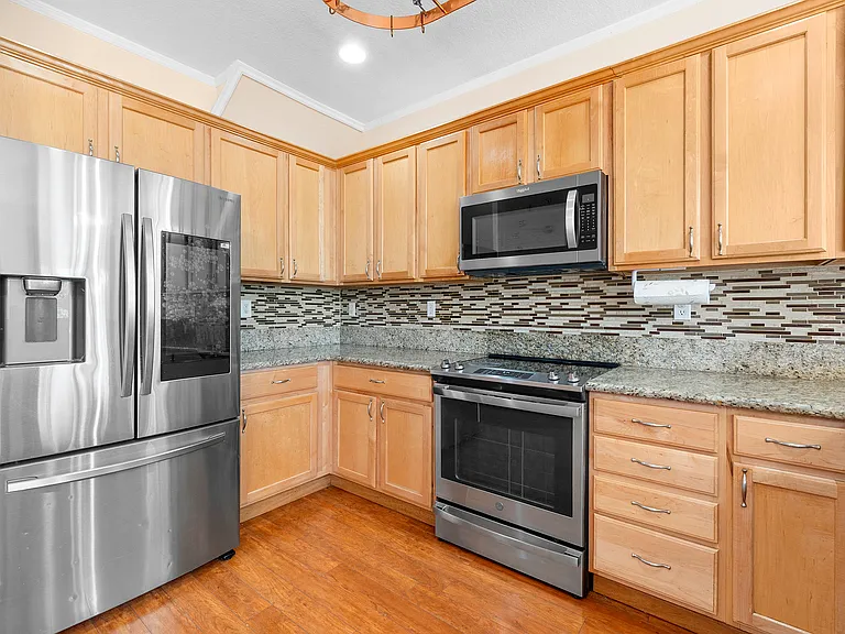 1639 SW Wright Pl — Photo 20