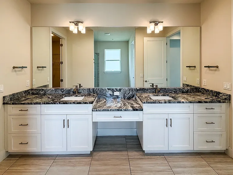 2065 Paragon Cir W — Photo 10