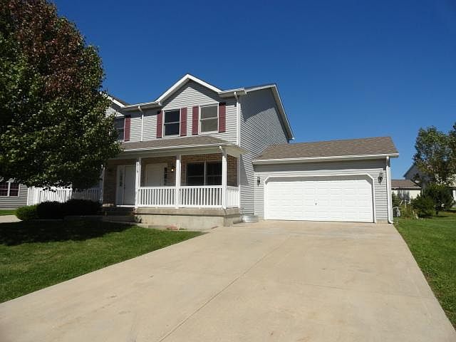 3 bedroom/1.5 bath duplex with attached 2 car garage