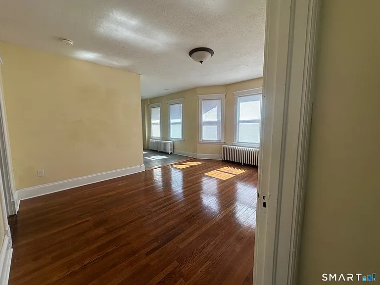 146 Adams St — Photo 3
