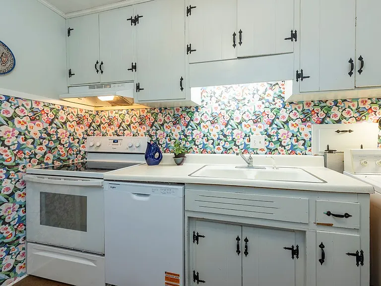 334 Chapman Rd — Photo 14
