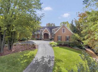 3028 Manhattan Ln SE, East Grand Rapids, MI 49506