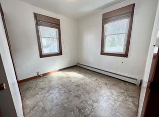 16 Riverside Pl, Garfield, NJ 07026