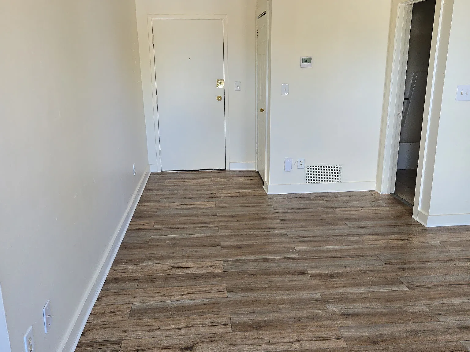 1 bed, 450 sqft, $1,300 — Photo 4