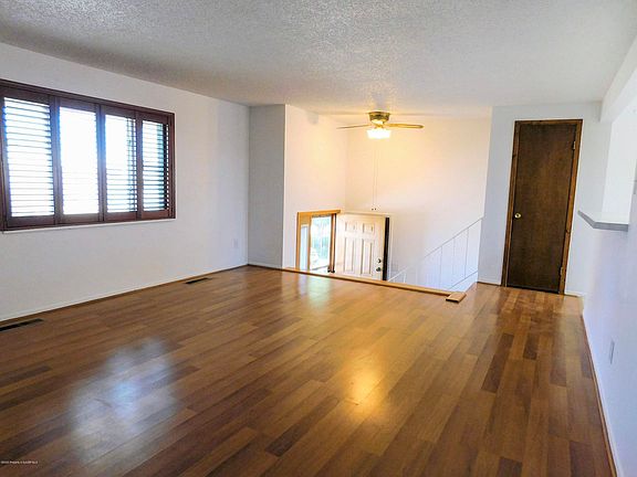 2nd image of 1208 Camina Hermosa