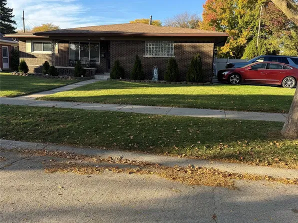 2789 Berkshire Dr, Troy, MI 48083