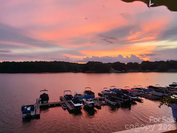 7332 Lakefront Dr Unit 4, Charlotte, NC 28278