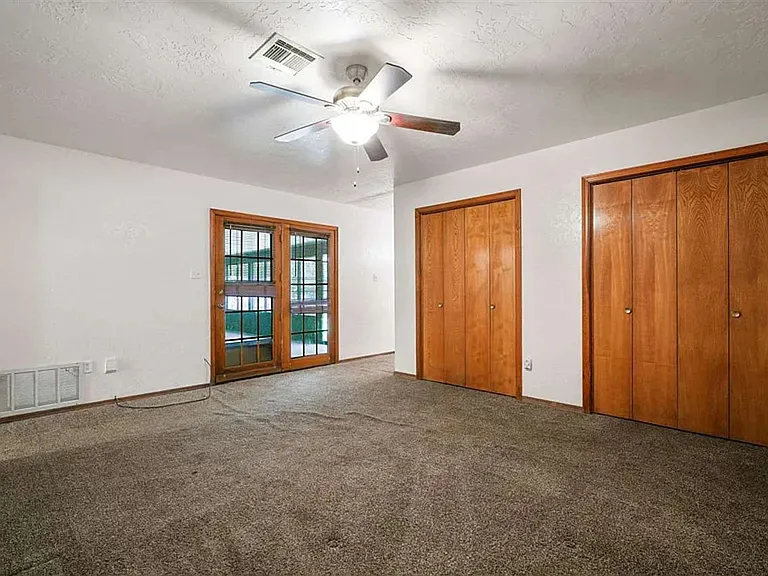 406 Shady Lane Dr — Photo 10