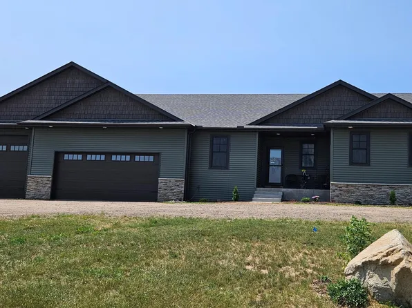 39190 Quinlan Ave, Center City, MN 55012