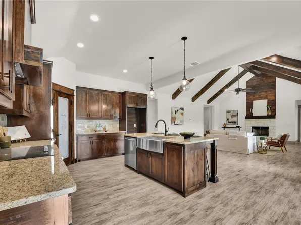 2020 Carrie Ct, Weatherford, TX 76088