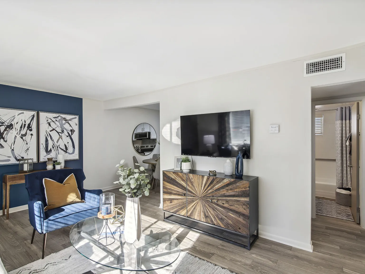 Bella 810 — Photo 2