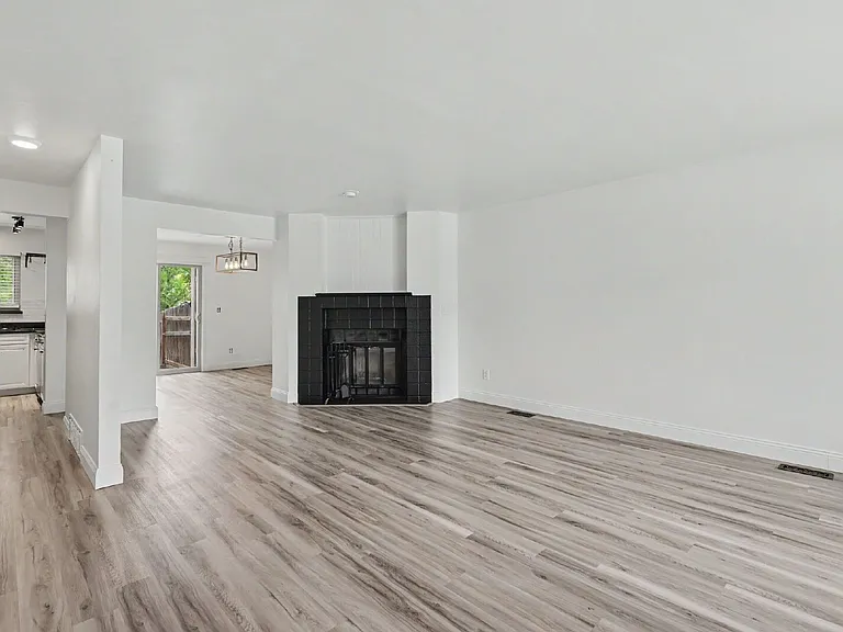 862 London Green Way — Photo 4