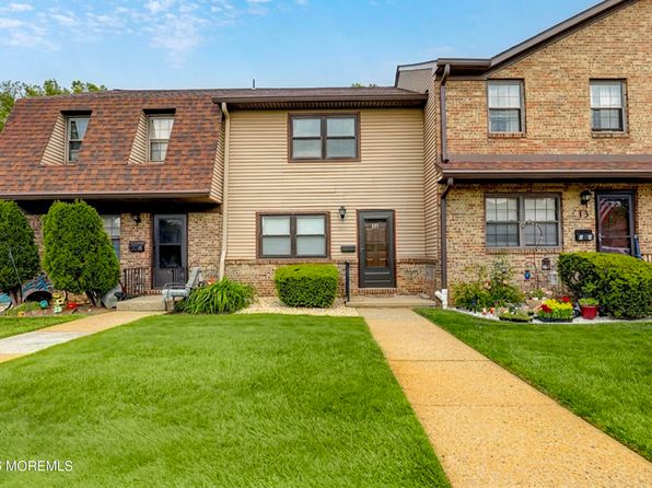 12 Village Green Way