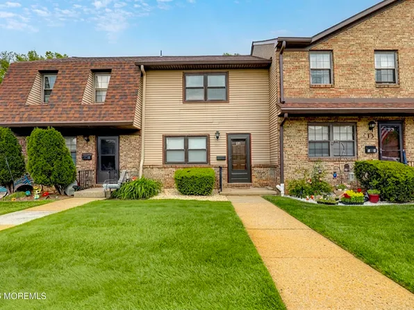 12 Village Green Way, Hazlet, NJ 07730