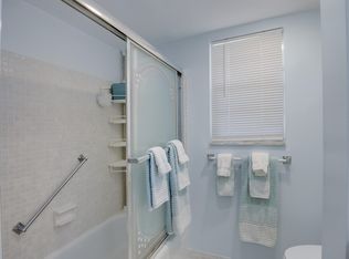 3810 Via Poinciana APT 102, Lake Worth, FL 33467