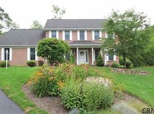 8 Deep Woods Dr, Latham, NY 12110