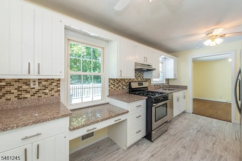 4 bed, 1.5 bath, $4,000 — Photo 4
