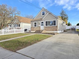 369 Woodfield Rd, West Hempstead, NY 11552