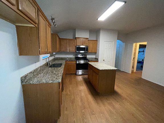 3rd image of 6900 Oak Falls Dr