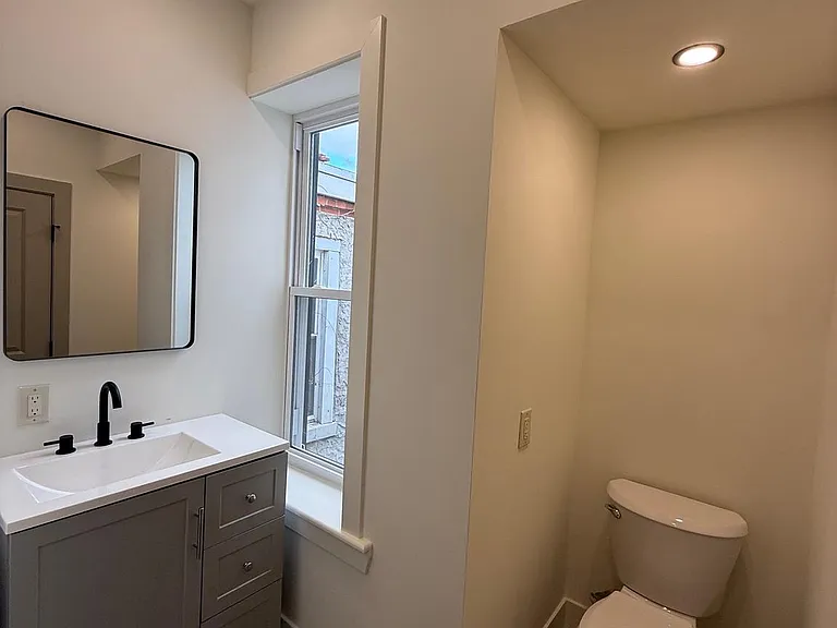 1329 N Dover St — Photo 15