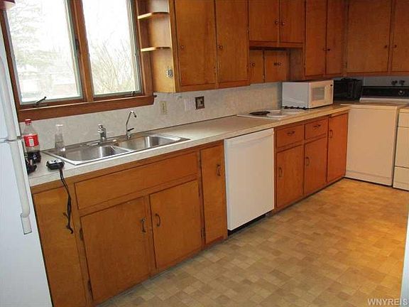 5th image of 7151 Combs Dr