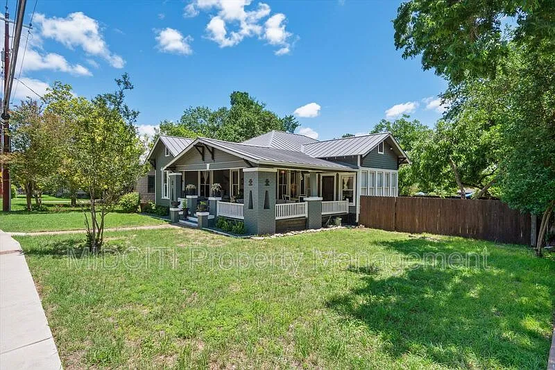 3 bed, 2.0 bath, 1802 sqft, $2,800 — Photo 4