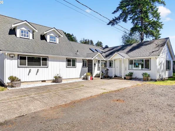 1495 Teakwood Ave, Coos Bay, OR 97420