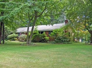 21 Oakwood Rd, Allendale, NJ 07401