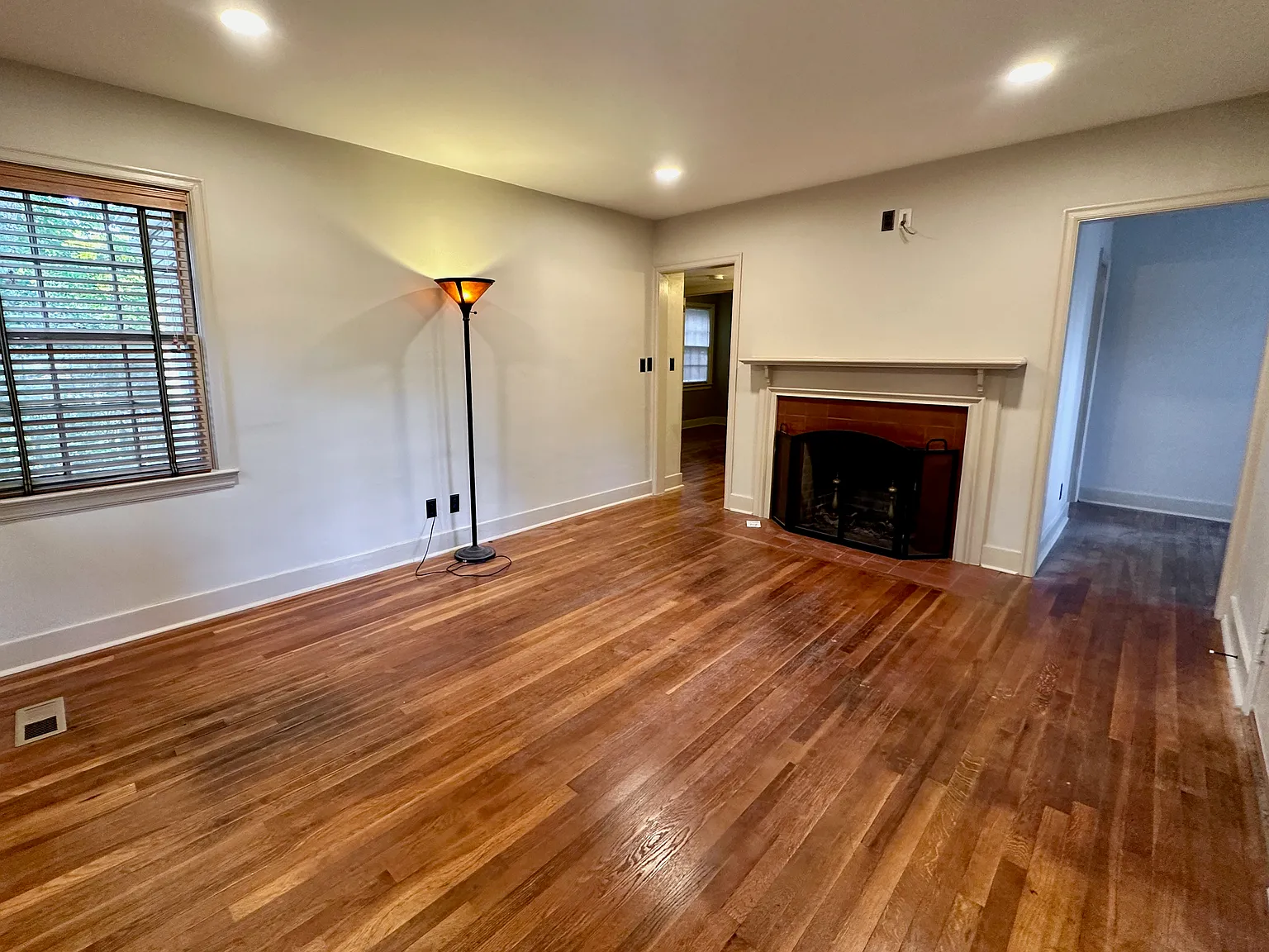 3 bed, 1213 sqft, $1,849 — Photo 2