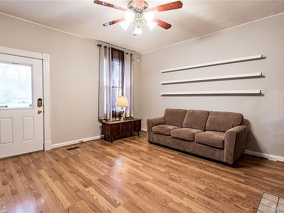 3rd image of 5661 Prosser Ave