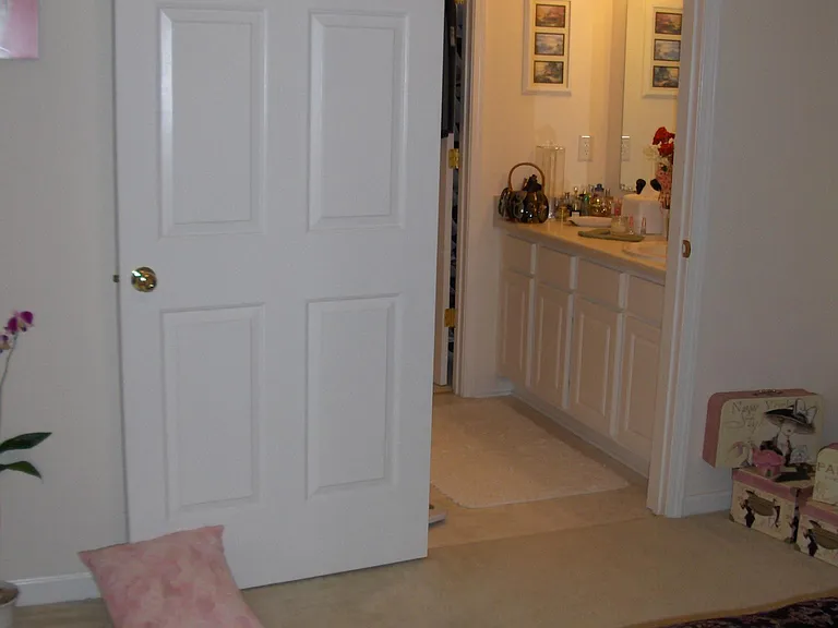 117 Avebury Ln — Photo 18
