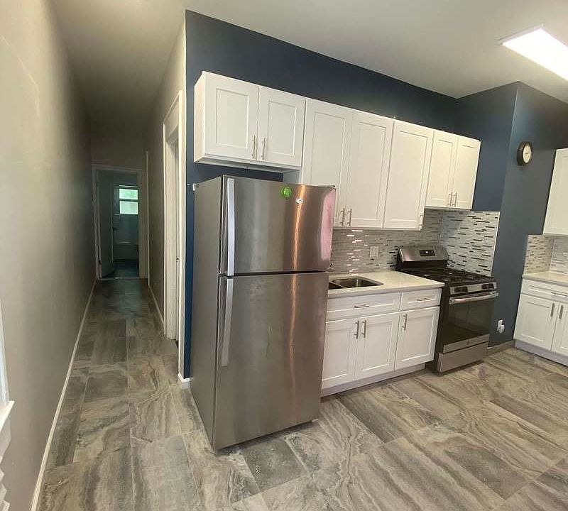 1st image of 864 E 15th St #2