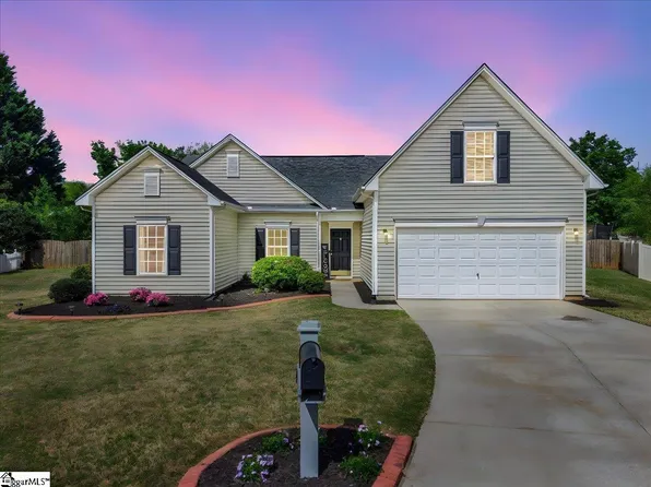116 Red Holly Ridge Ct, Greer, SC 29651