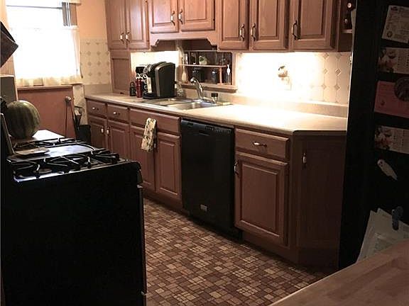 5th image of 323 Dwyer St