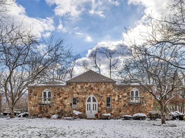 169 Woodshire Dr #O, Pittsburgh, PA 15215