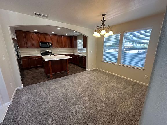 5th image of 1690 Spring Hill Dr