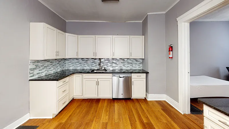 305 South Beech Street - Room #4 — Photo 3