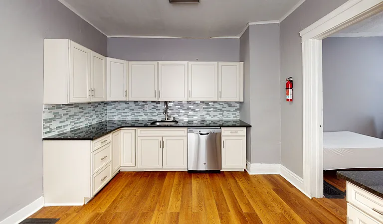 305 S Beech St — Photo 3