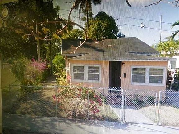 3rd image of 3612 Percival Ave