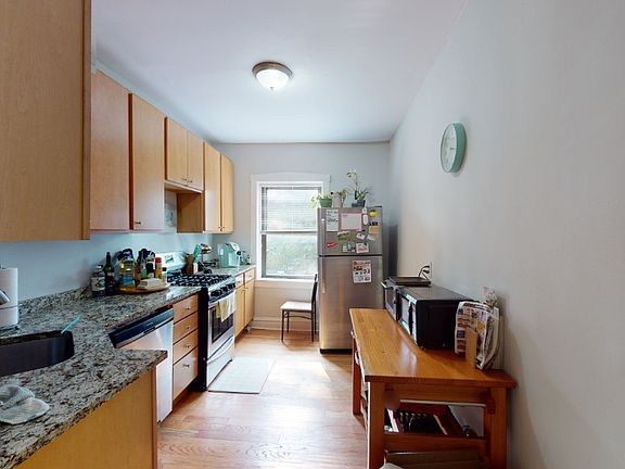 5th image of 3823 W Wrightwood Ave #1B