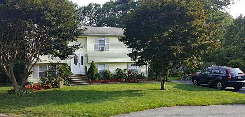 1st image of 7 Raymond Dr