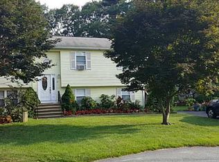 7 Raymond Dr, Johnston, RI 02919