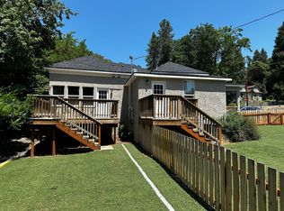 594 Estremado St, Gold Hill, OR 97525