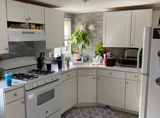40 Bourne St APT 3, Plymouth, MA 02360