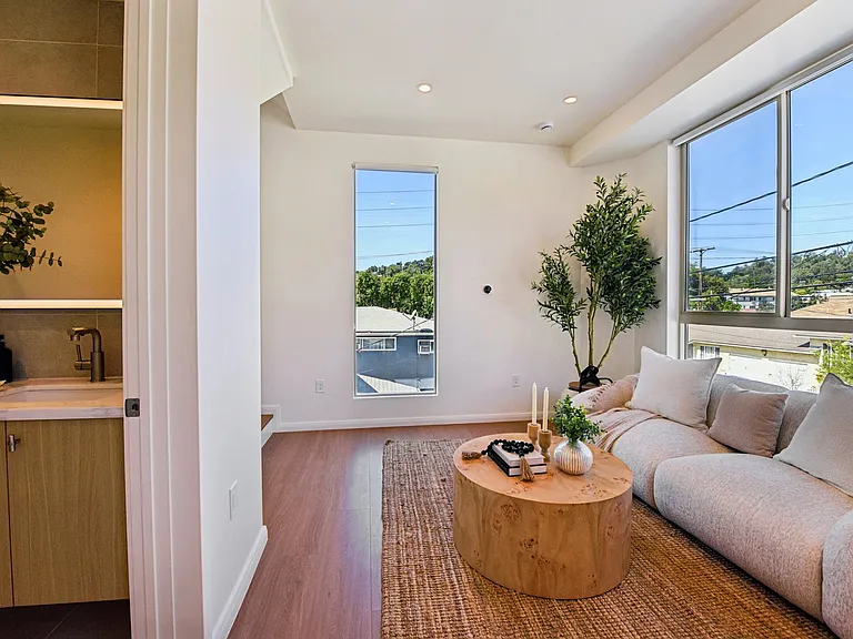 6160 Oak Crest Way — Photo 4