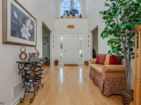 17 Elizabeth Ave, Washington Twp., NJ 07882