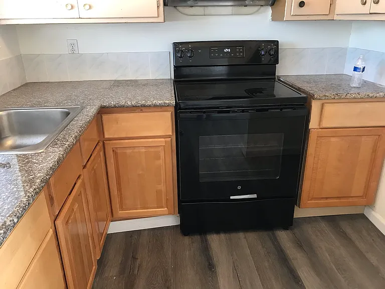 3555 Maple Ave #5 — Photo 6