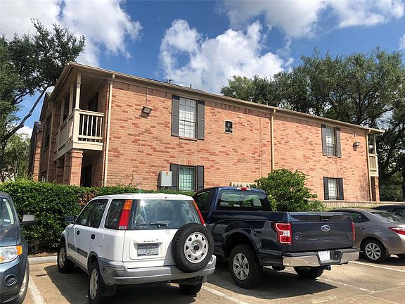 5th image of 2255 Braeswood Park Dr APT 216