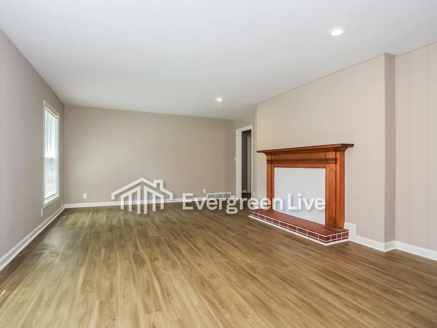 4 bed, 2.0 bath, 2176 sqft, $2,295 — Photo 3